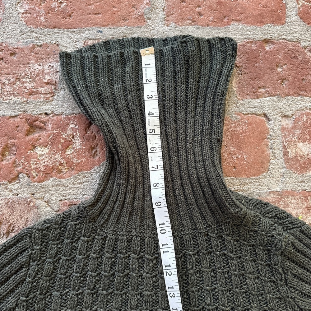 Free People Twisted Cable crop turtleneck sweater dark green gold metallic Small - Picture 9 of 16